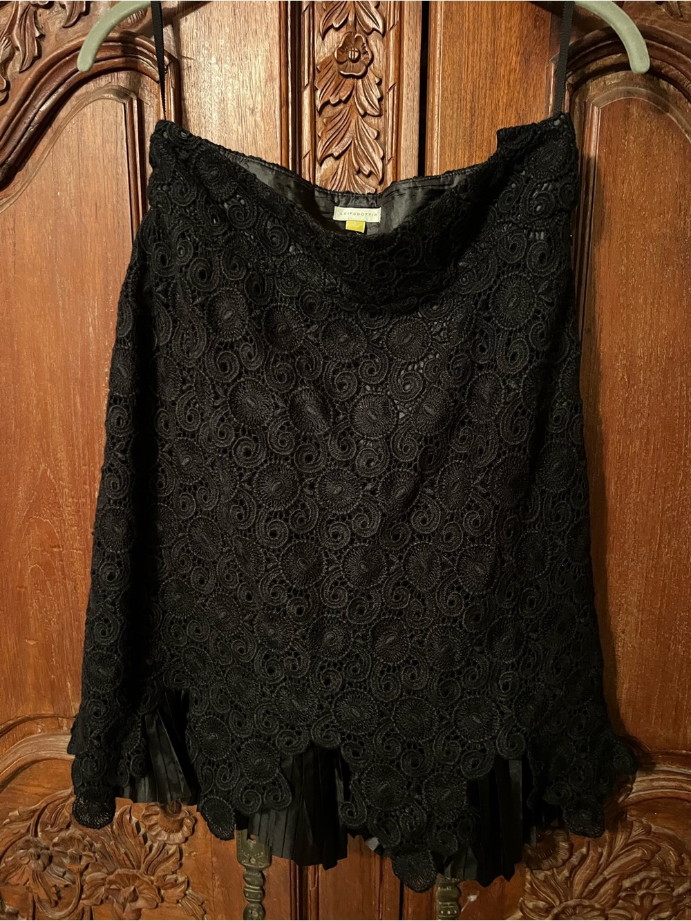 Leifsdottir Anthropologie Black Lace Pencil Skirt with Pleated Hem sz 6